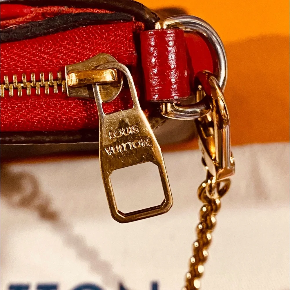 🍎🍎🍎Authentic Louis Vuitton Pallas Clutch Crossbody Bag in Monogram
